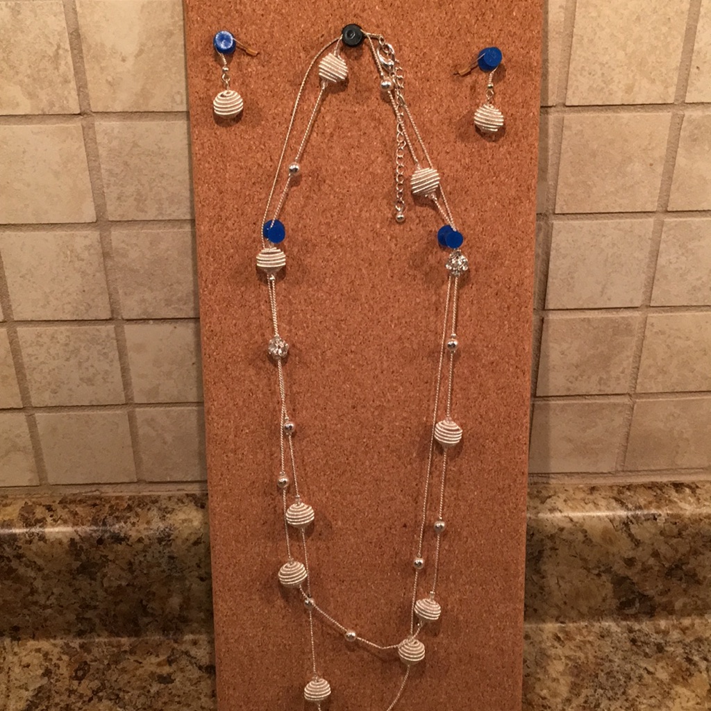 Necklace 9$